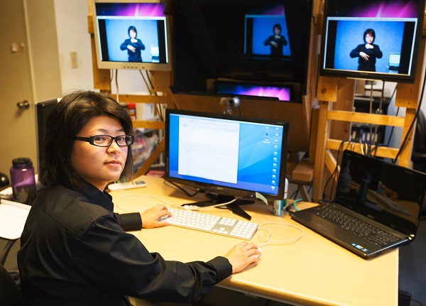 Uiko, a member of the Japanese Sign Language translaion team